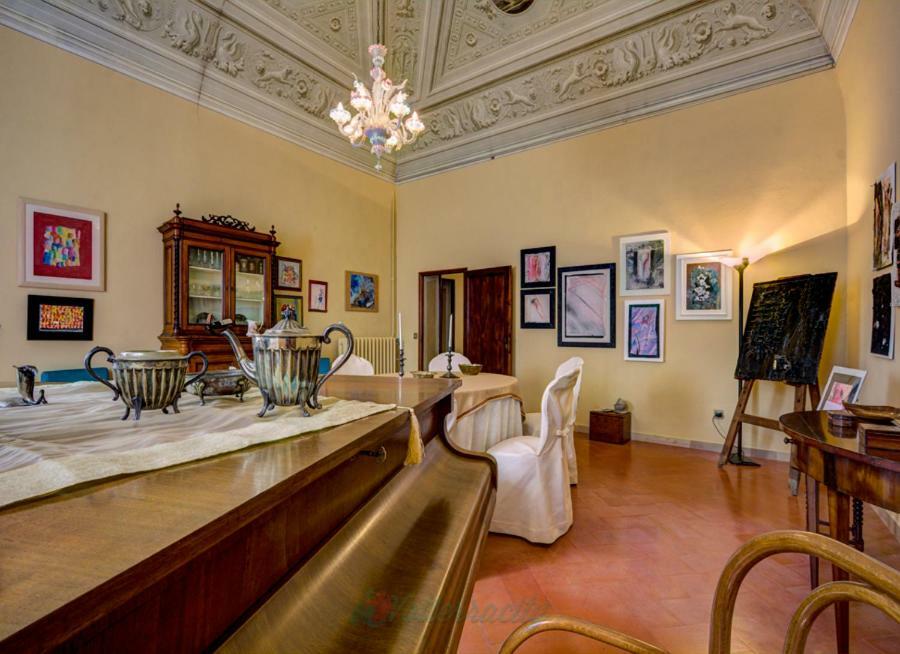 הוילה וולטרה Residenza Storica Palazzo Ricciarelli מראה חיצוני תמונה