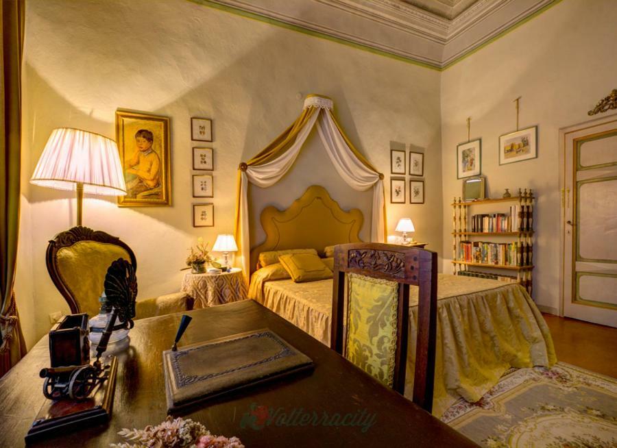 הוילה וולטרה Residenza Storica Palazzo Ricciarelli מראה חיצוני תמונה