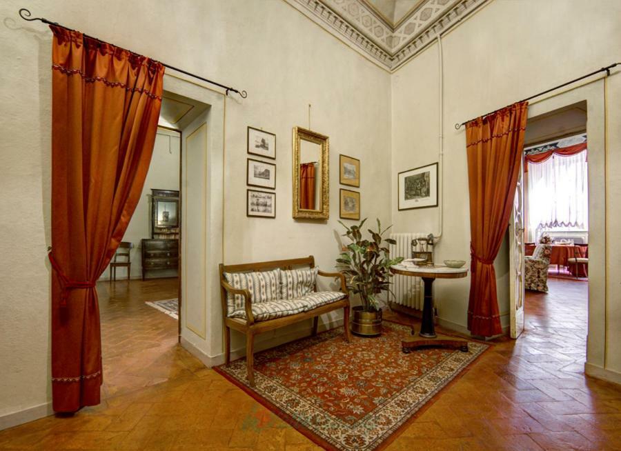 הוילה וולטרה Residenza Storica Palazzo Ricciarelli מראה חיצוני תמונה