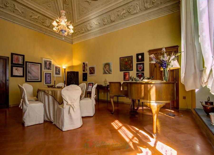 הוילה וולטרה Residenza Storica Palazzo Ricciarelli מראה חיצוני תמונה