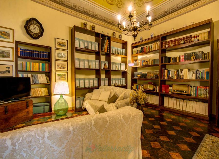 הוילה וולטרה Residenza Storica Palazzo Ricciarelli מראה חיצוני תמונה
