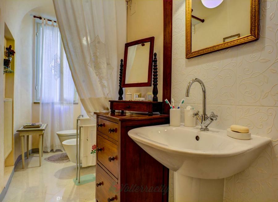 הוילה וולטרה Residenza Storica Palazzo Ricciarelli מראה חיצוני תמונה