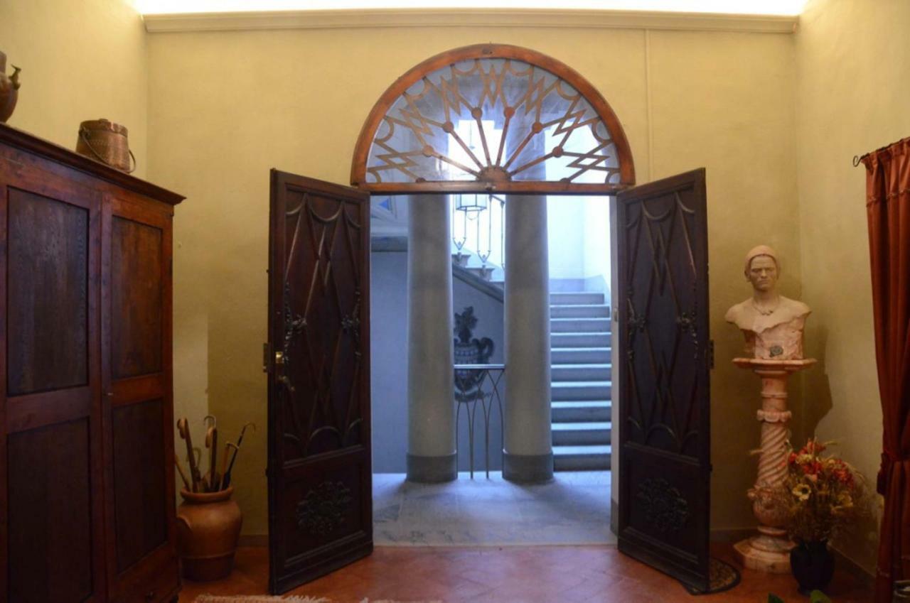 הוילה וולטרה Residenza Storica Palazzo Ricciarelli מראה חיצוני תמונה