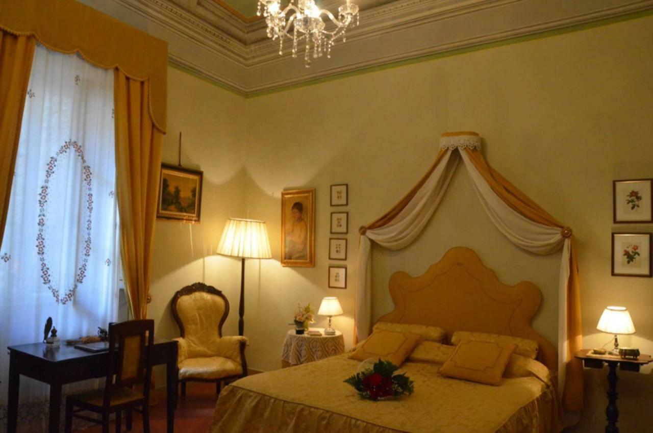 הוילה וולטרה Residenza Storica Palazzo Ricciarelli מראה חיצוני תמונה