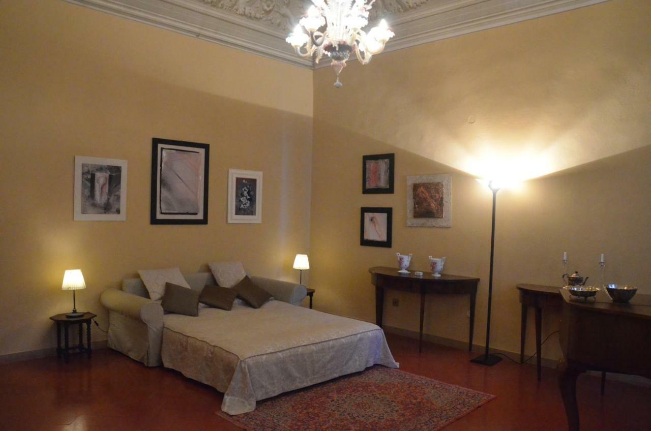 הוילה וולטרה Residenza Storica Palazzo Ricciarelli מראה חיצוני תמונה