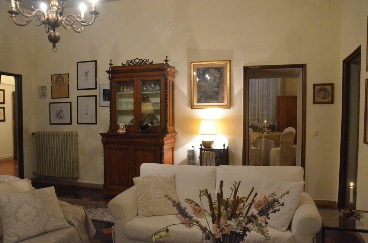 הוילה וולטרה Residenza Storica Palazzo Ricciarelli מראה חיצוני תמונה